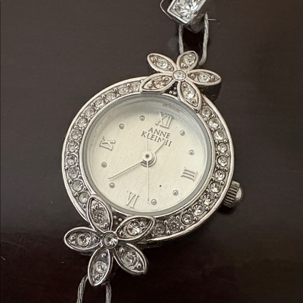 Lot of 5 old watches - need batteries - Picture 4 of 9